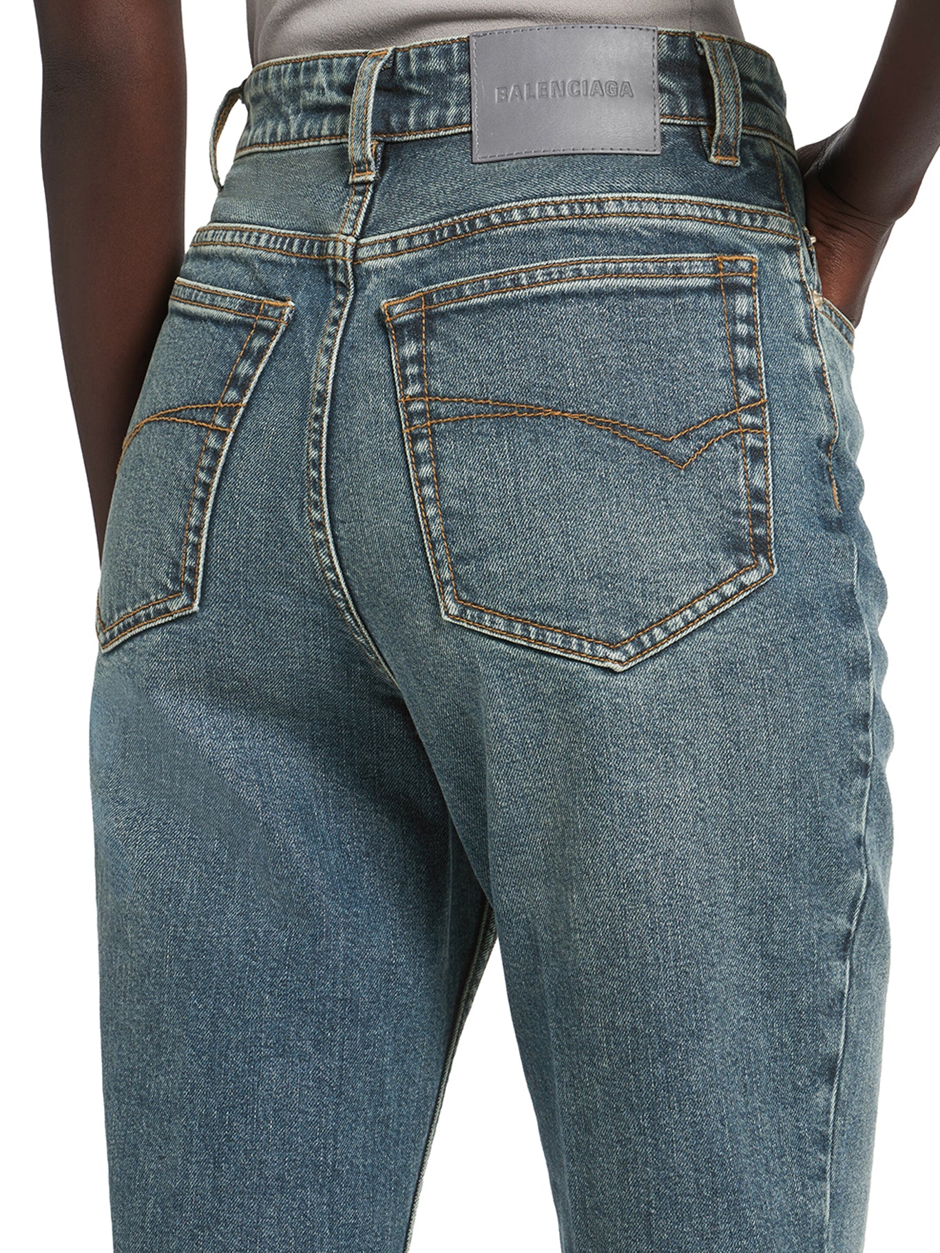 HIGH-WAISTED JEANS IN VINTAGE BLUE - Image 5