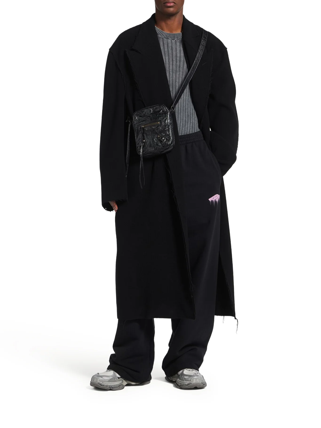 LE CITY MEN`S VERTICAL CROSSBODY BAG IN BLACK - Image 2