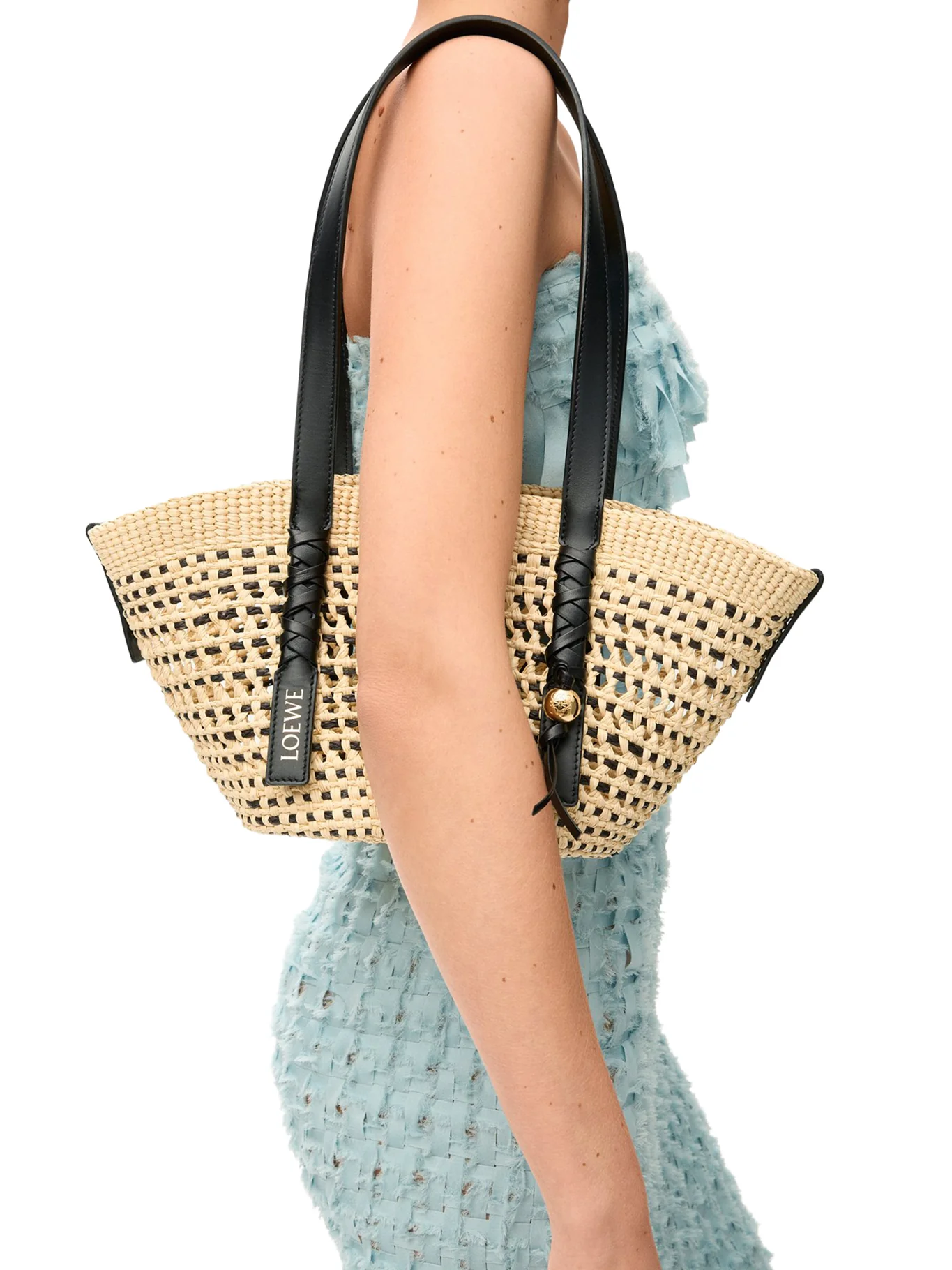 SMALL WOVEN BASKET MADE OF IRACA PALM AND CALFSKIN - Image 2