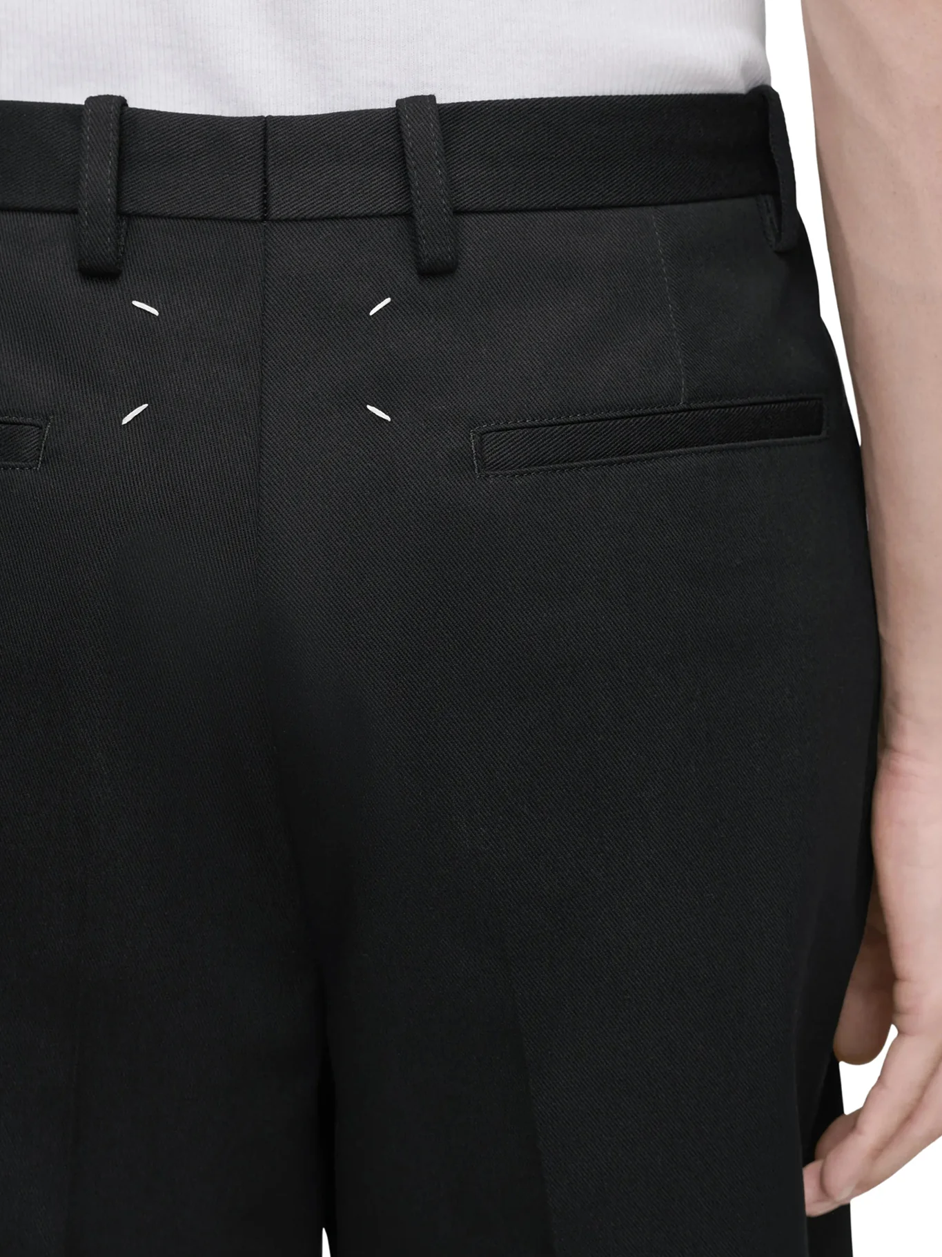 TAILORED BERMUDA SHORTS WITH PLEATS AND FRINGED HEM - Image 7